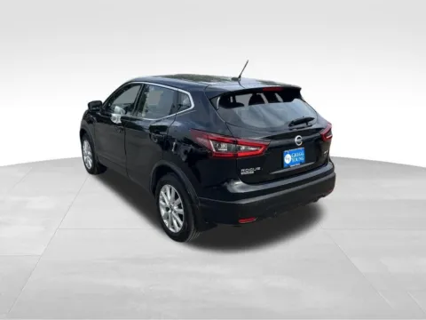 More photos of 2021 Nissan Rogue Sport S at Gregg Young Chevrolet of Omaha, NE