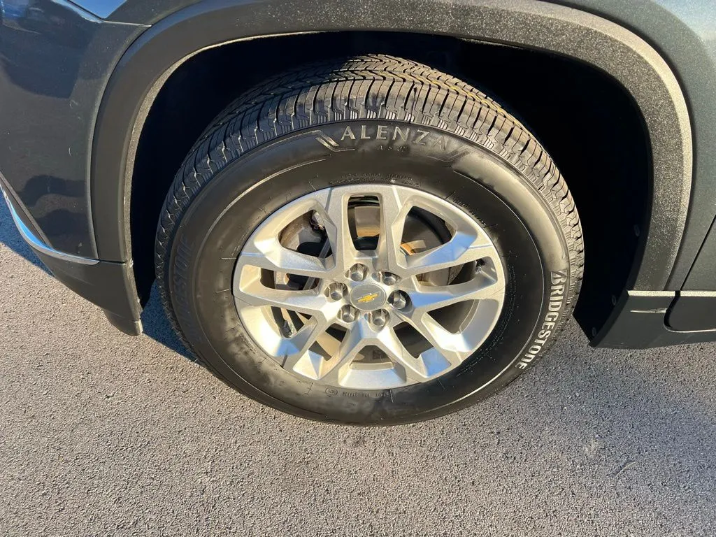 2020 Chevrolet Traverse Cloth photo 2