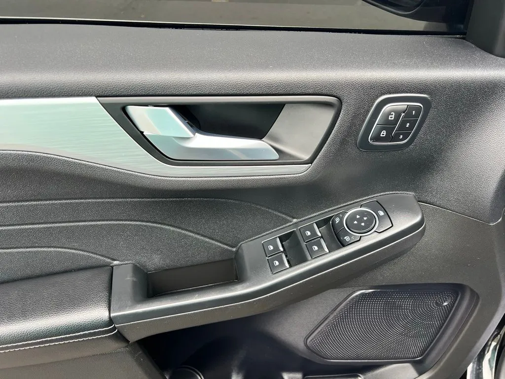 2024 Ford Escape Platinum photo 4