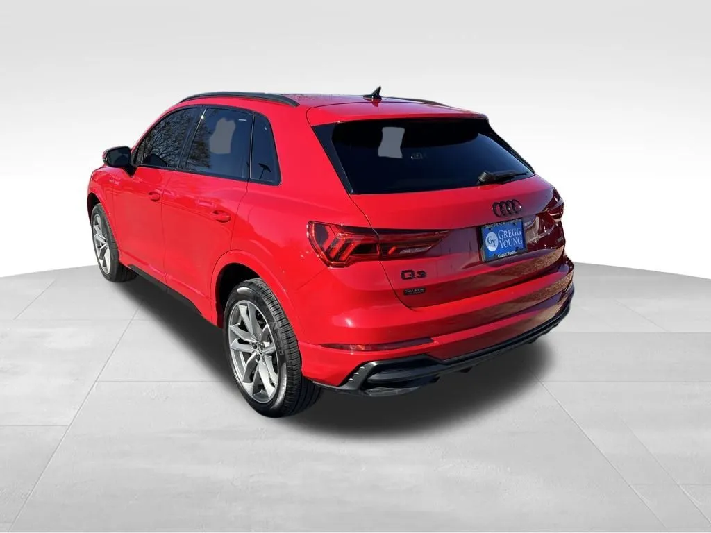 2022 Audi Q3 S line Premium Plus photo 2