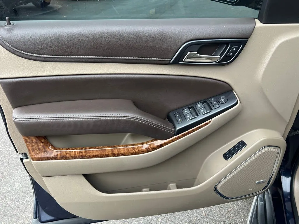 2019 Chevrolet Tahoe Premier photo 3