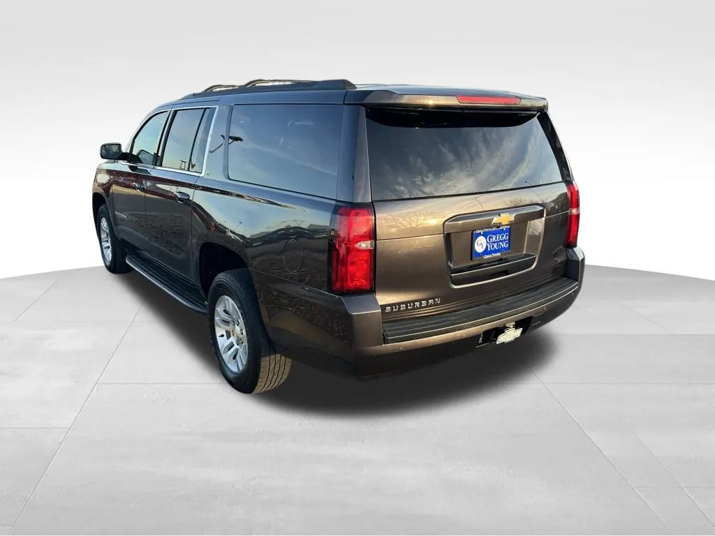 2015 Chevrolet Suburban LT photo 2