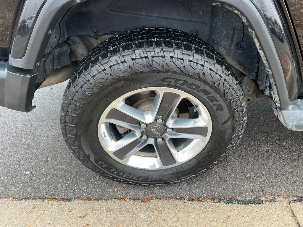 2019 Jeep Wrangler Unlimited Sahara photo 3