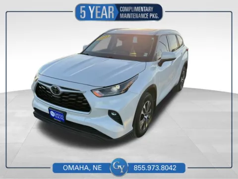 White 2021 Toyota Highlander XLE for sale in Omaha, NE