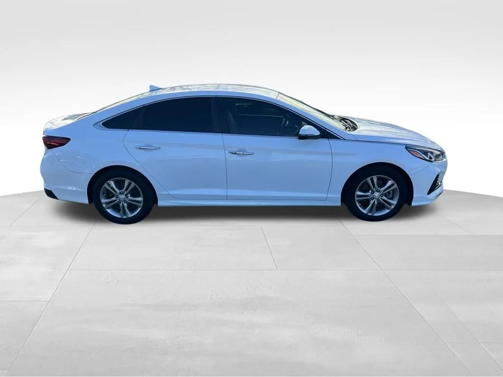 2018 Hyundai Sonata SEL photo 2