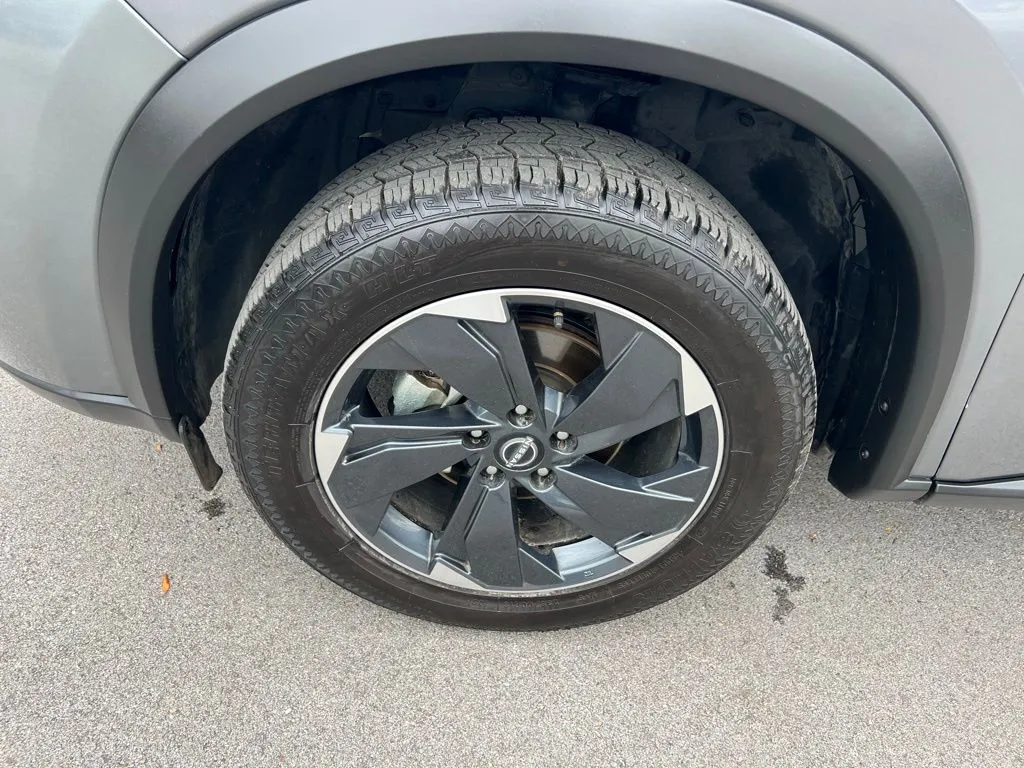 2024 Nissan Rogue SV photo 4