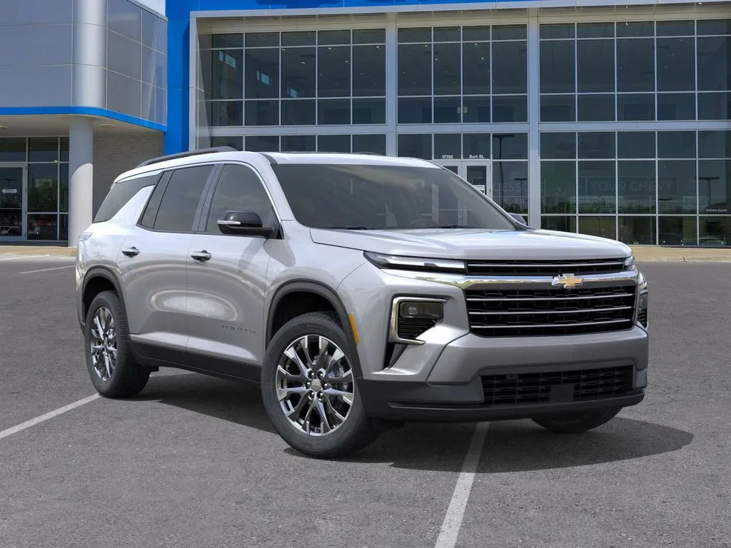 2026 Chevrolet Traverse photo 2