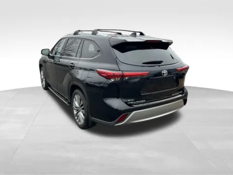 Another view of 2020 Toyota Highlander Platinum for sale in Omaha, NE at Gregg Young Chevrolet - Omaha