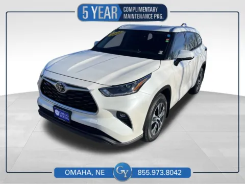 White 2021 Toyota Highlander XLE for sale in Omaha, NE