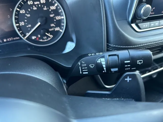 2024 Nissan Rogue SV photo 4