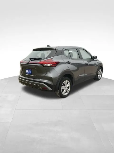 2023 Nissan Kicks S photo 2
