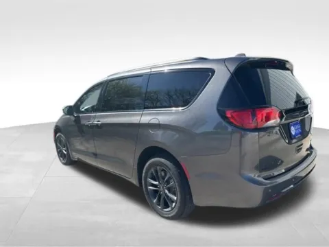 More photos of 2020 Chrysler Pacifica Launch Edition at Gregg Young Buick GMC Indianola, IA