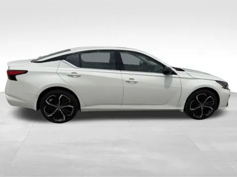 More photos of 2023 Nissan Altima 2.5 SR at Gregg Young Buick GMC Indianola, IA