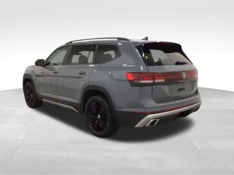Photos of 2024 Volkswagen Atlas 2.0T Peak Edition SE w/Technology for sale in Indianola, IA at Gregg Young Buick GMC Indianola