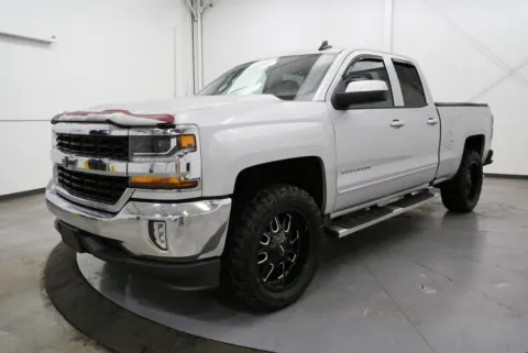 Another view of 2018 Chevrolet Silverado 1500 LT for sale in Chillicothe, OH at Chillicothe Truck