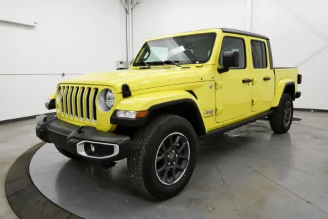 Another view of 2023 Jeep Gladiator Overland for sale in Chillicothe, OH at Chillicothe Truck