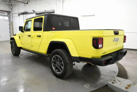 More photos of 2023 Jeep Gladiator Overland at Chillicothe Truck, OH