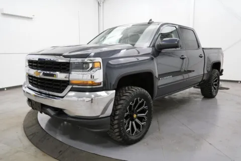 Another view of 2018 Chevrolet Silverado 1500 LT for sale in Chillicothe, OH at Chillicothe Truck