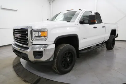 Another view of 2017 GMC Sierra 2500HD for sale in Chillicothe, OH at Chillicothe Truck