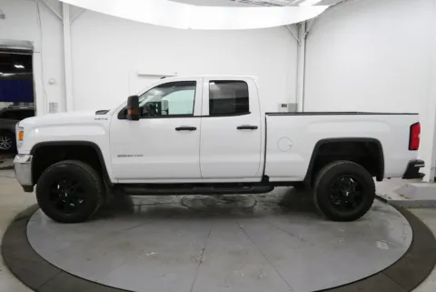 More photos of 2017 GMC Sierra 2500HD at Chillicothe Truck, OH