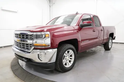 Another view of 2017 Chevrolet Silverado 1500 LT for sale in Chillicothe, OH at Chillicothe Truck