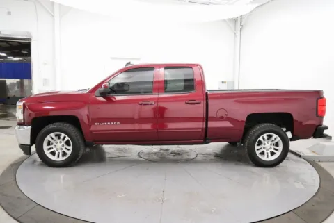 More photos of 2017 Chevrolet Silverado 1500 LT at Chillicothe Truck, OH