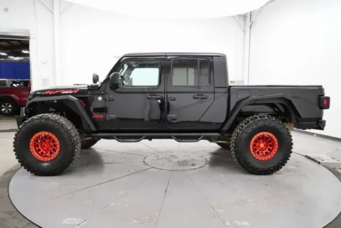 More photos of 2020 Jeep Gladiator Sport at Chillicothe Truck, OH