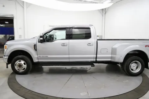More photos of 2021 Ford F-350SD Lariat at Chillicothe Truck, OH