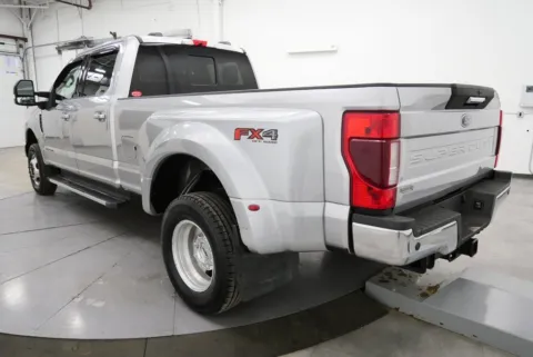 More photos of 2021 Ford F-350SD Lariat at Chillicothe Truck, OH