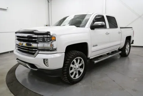 Another view of 2017 Chevrolet Silverado 1500 High Country for sale in Chillicothe, OH at Chillicothe Truck