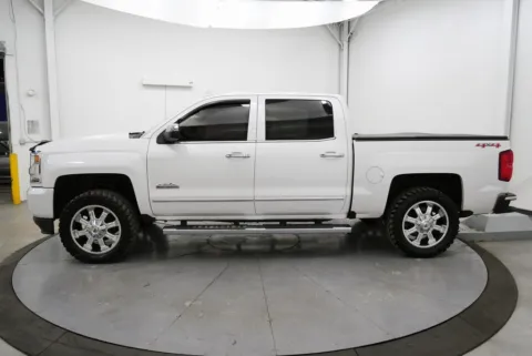 More photos of 2017 Chevrolet Silverado 1500 High Country at Chillicothe Truck, OH