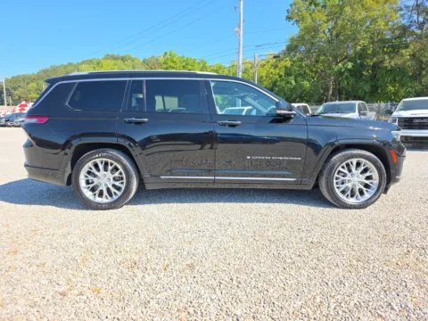 More photos of 2021 Jeep Grand Cherokee L Summit at Chillicothe Truck, OH