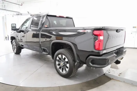 More photos of 2021 Chevrolet Silverado 2500HD Custom at Chillicothe Truck, OH