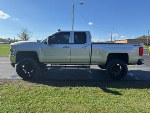 More photos of 2018 Chevrolet Silverado 1500 LT at Chillicothe Truck, OH