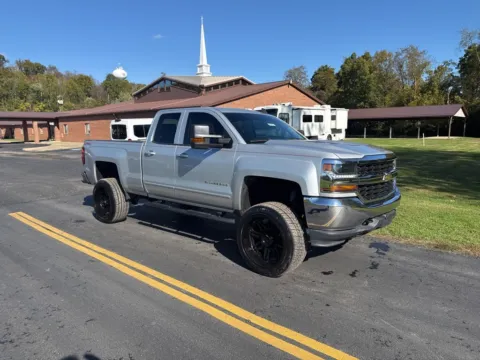 Silver 2018 Chevrolet Silverado 1500 LT for sale in Chillicothe, OH