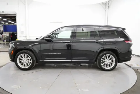 More photos of 2021 Jeep Grand Cherokee L Summit at Chillicothe Truck, OH