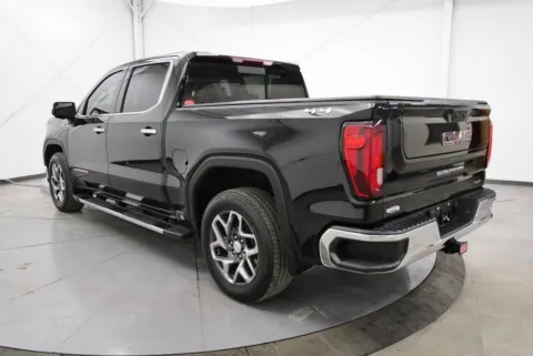 More photos of 2024 GMC Sierra 1500 SLT at Chillicothe Truck, OH