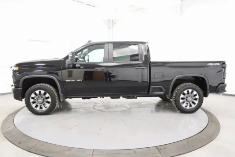 More photos of 2021 Chevrolet Silverado 2500HD Custom at Chillicothe Truck, OH