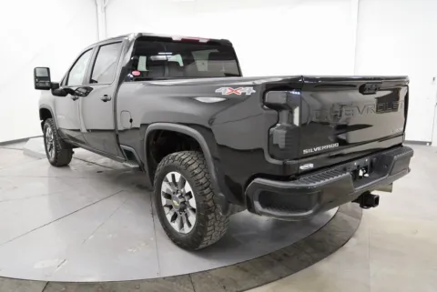 More photos of 2021 Chevrolet Silverado 2500HD Custom at Chillicothe Truck, OH