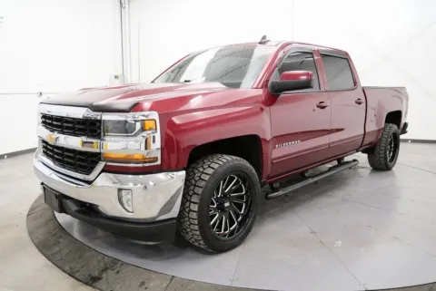 Another view of 2017 Chevrolet Silverado 1500 LT for sale in Chillicothe, OH at Chillicothe Truck