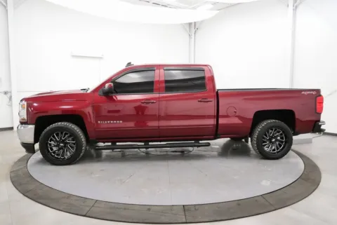 More photos of 2017 Chevrolet Silverado 1500 LT at Chillicothe Truck, OH