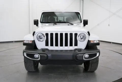 Photos of 2023 Jeep Gladiator Overland for sale in Chillicothe, OH at Chillicothe Truck