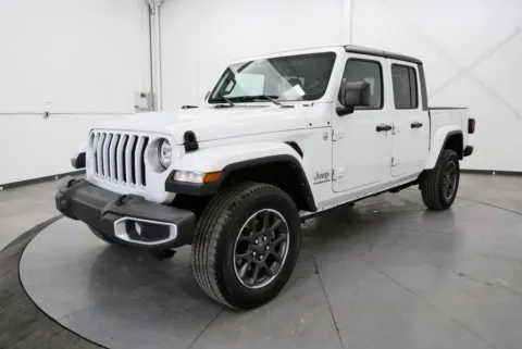Another view of 2023 Jeep Gladiator Overland for sale in Chillicothe, OH at Chillicothe Truck
