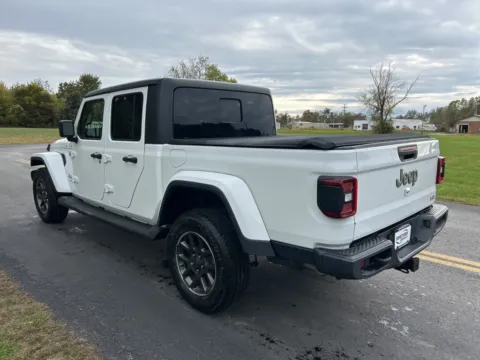 More photos of 2020 Jeep Gladiator Overland at Chillicothe Truck, OH