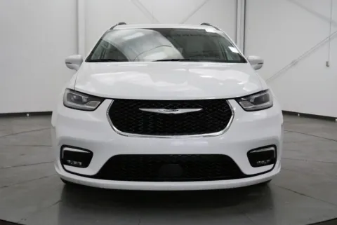 Photos of 2021 Chrysler Pacifica Touring L for sale in Chillicothe, OH at Chillicothe Truck