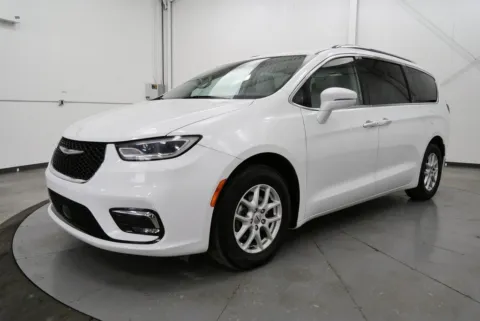 Another view of 2021 Chrysler Pacifica Touring L for sale in Chillicothe, OH at Chillicothe Truck
