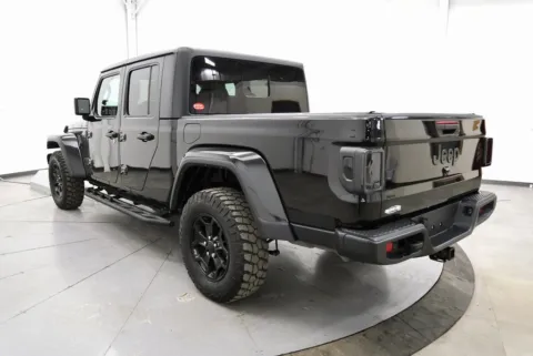 More photos of 2021 Jeep Gladiator Willys at Chillicothe Truck, OH