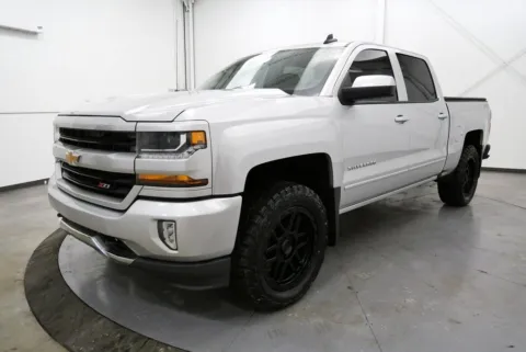 Another view of 2017 Chevrolet Silverado 1500 LT for sale in Chillicothe, OH at Chillicothe Truck