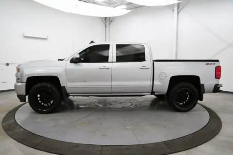 More photos of 2017 Chevrolet Silverado 1500 LT at Chillicothe Truck, OH