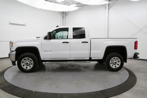 More photos of 2018 GMC Sierra 2500HD at Chillicothe Truck, OH